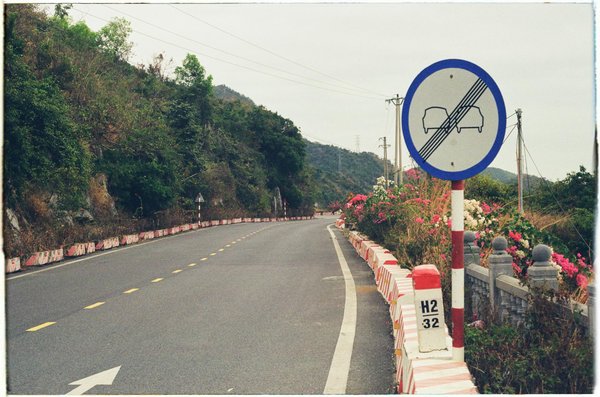 Les technologies de phares adaptatifs pour une meilleure visibilité dans les virages serrés